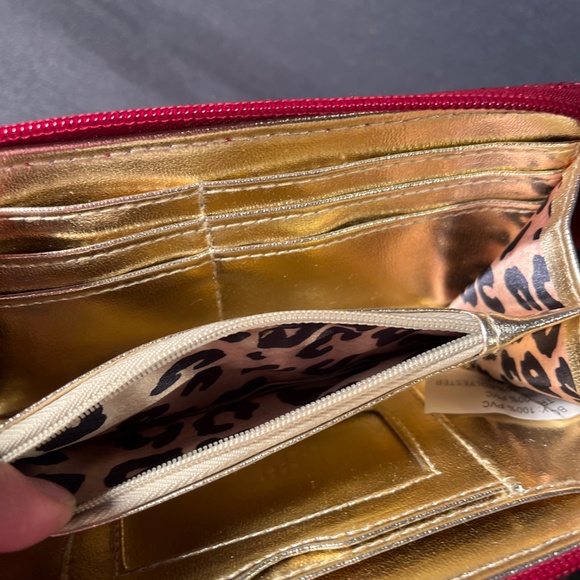 Steven Madden Red Rose Embroidered Wallet - Picture 7 of 8